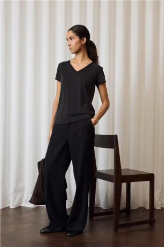 Camiseta pico NEGRO